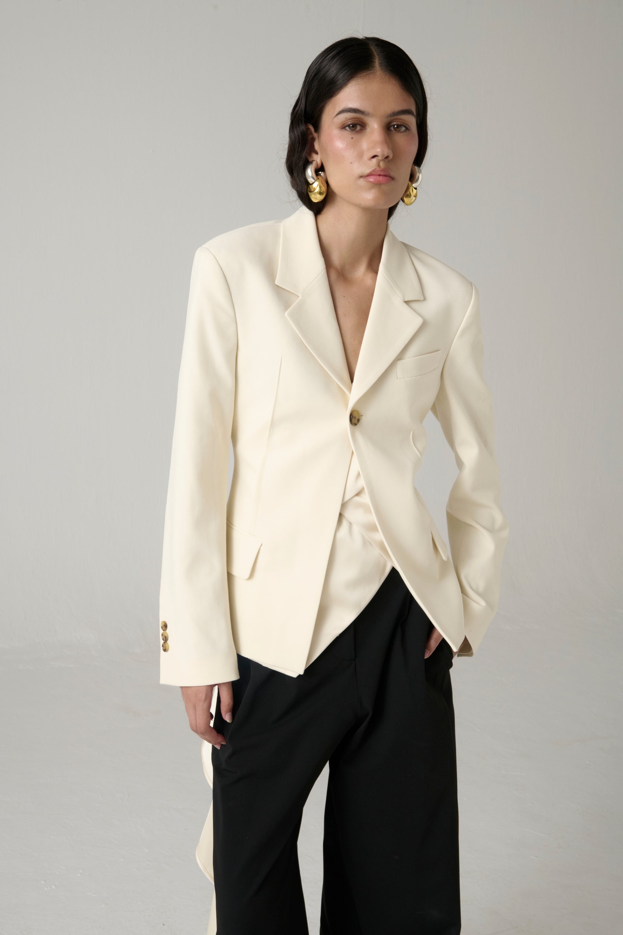 LA SEÑORA BLAZER.