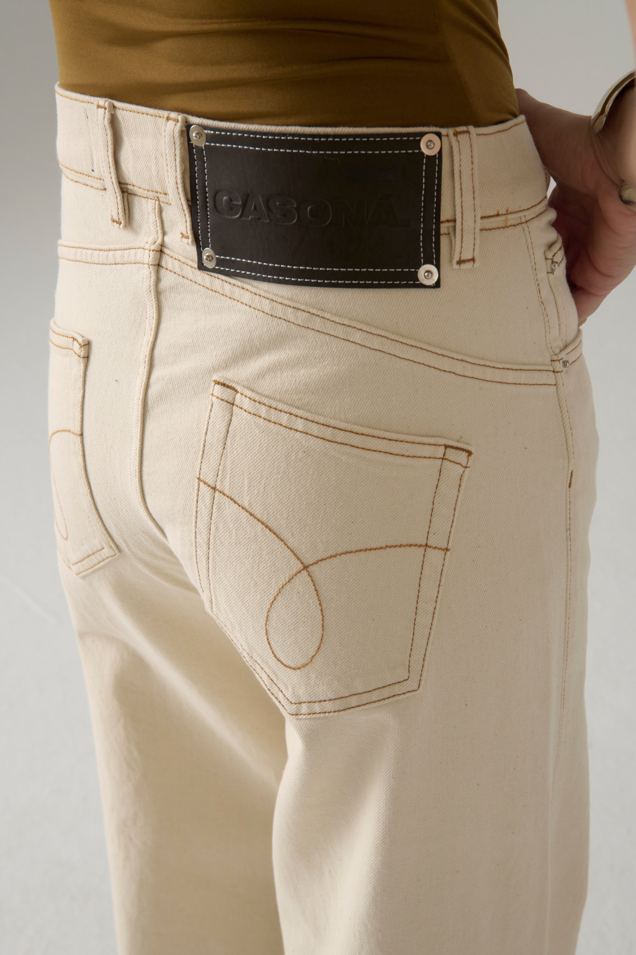 EL RESUELVE JEANS.