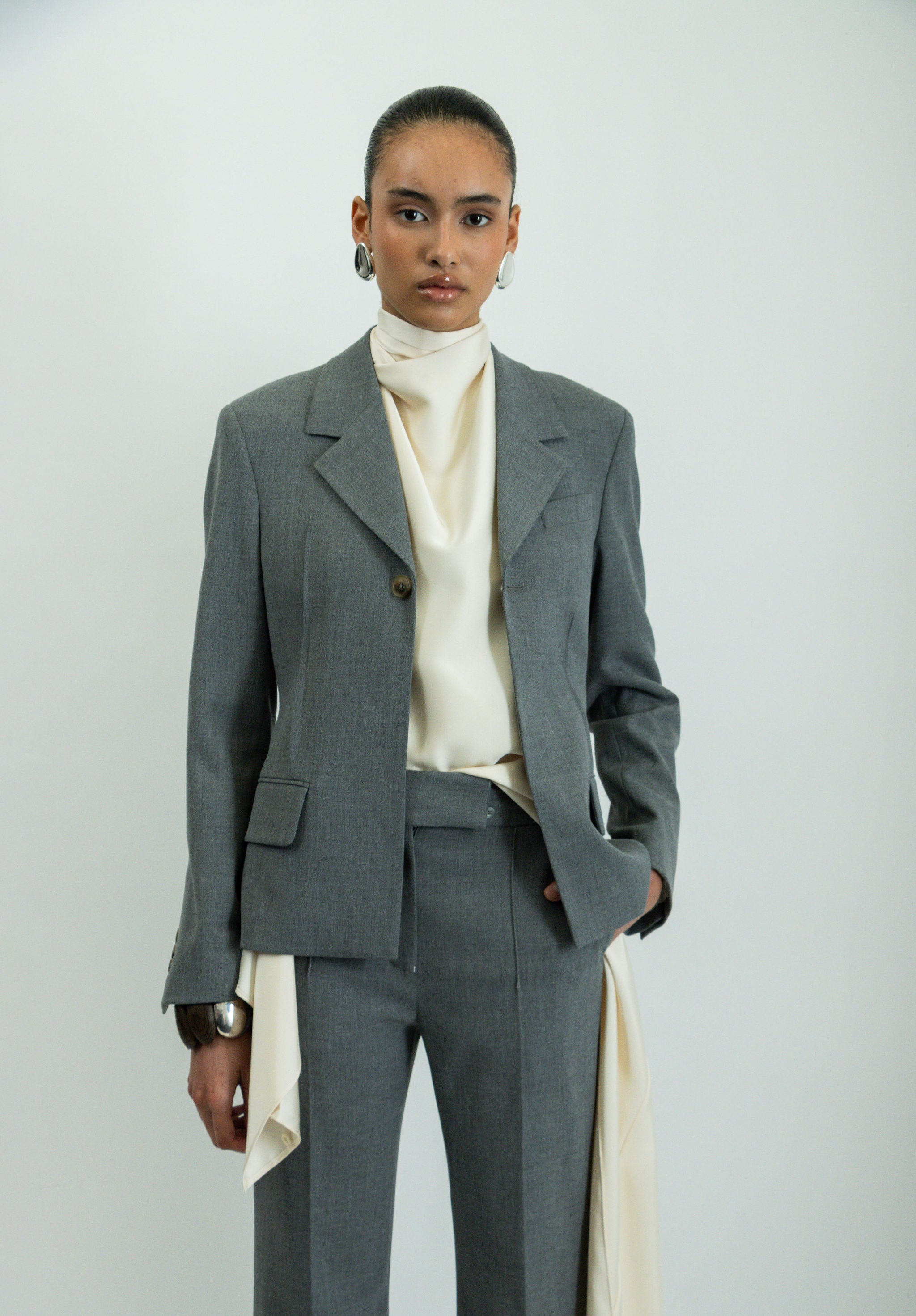 LA SEÑORA BLAZER.