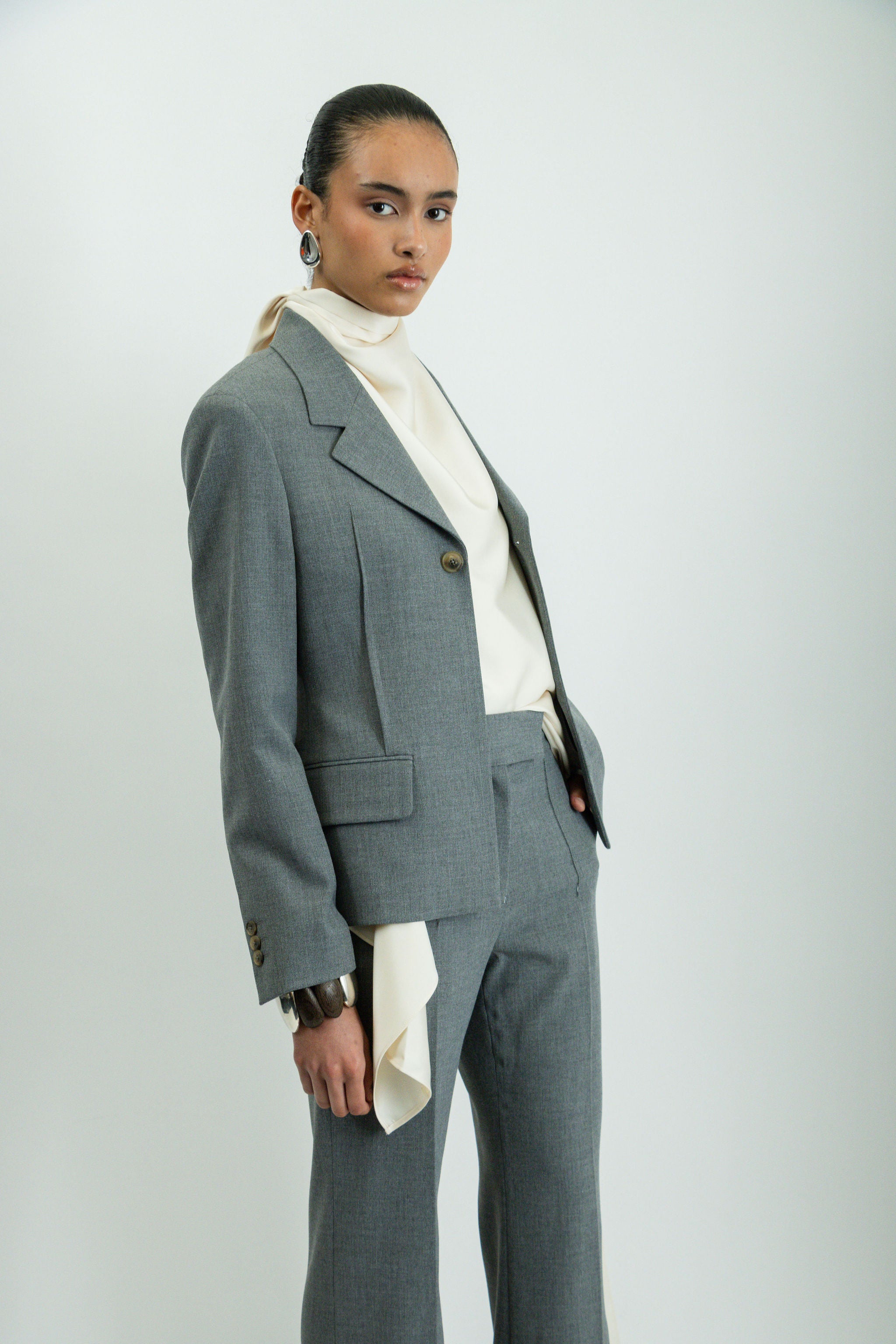 LA SEÑORA BLAZER.