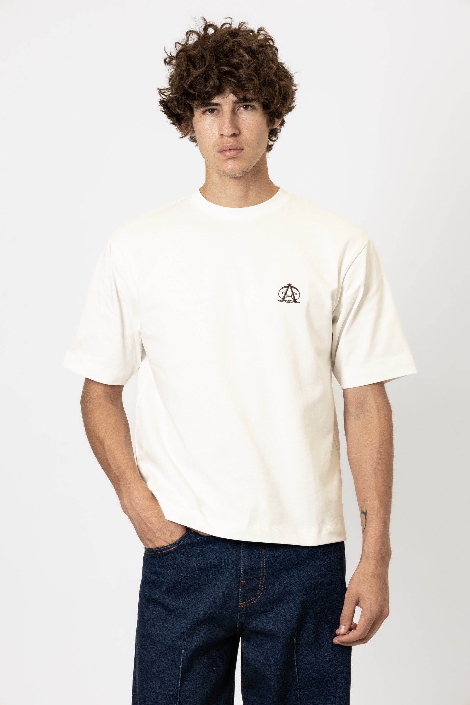 LA CASUAL PLAYERA T-SHIRT.