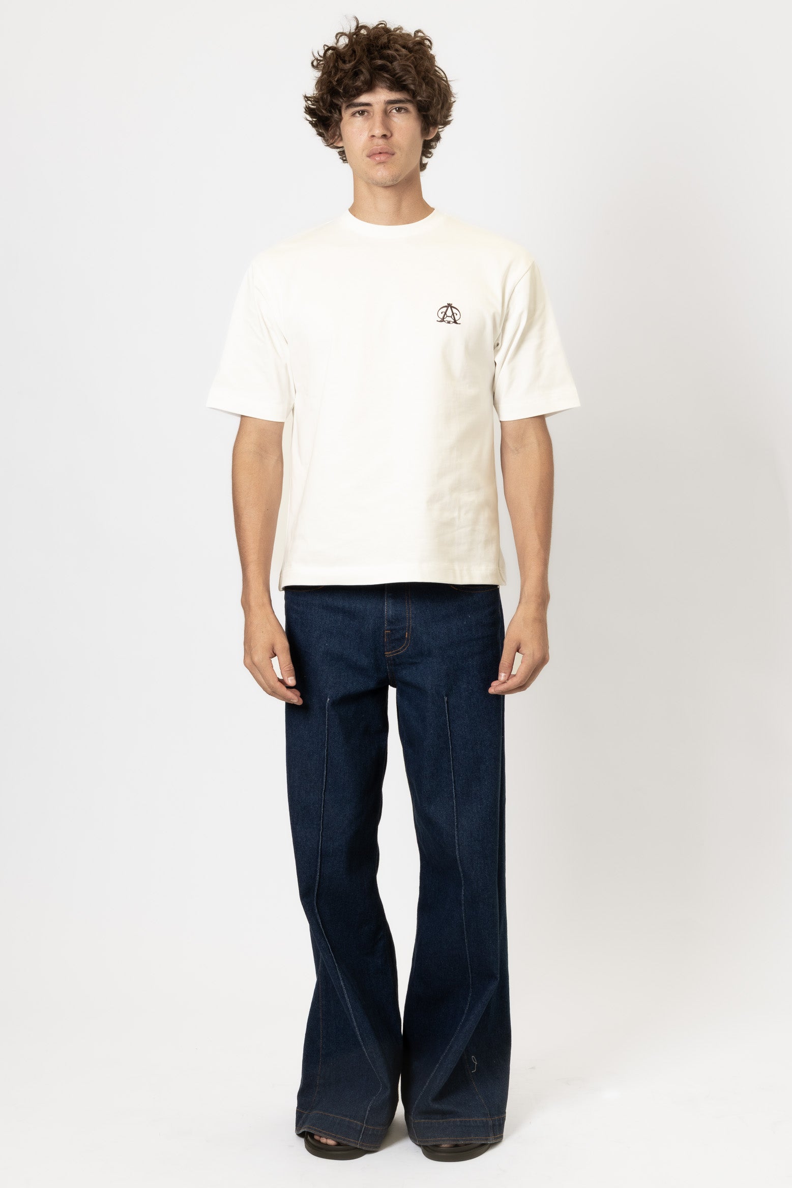 LA CASUAL PLAYERA T-SHIRT.