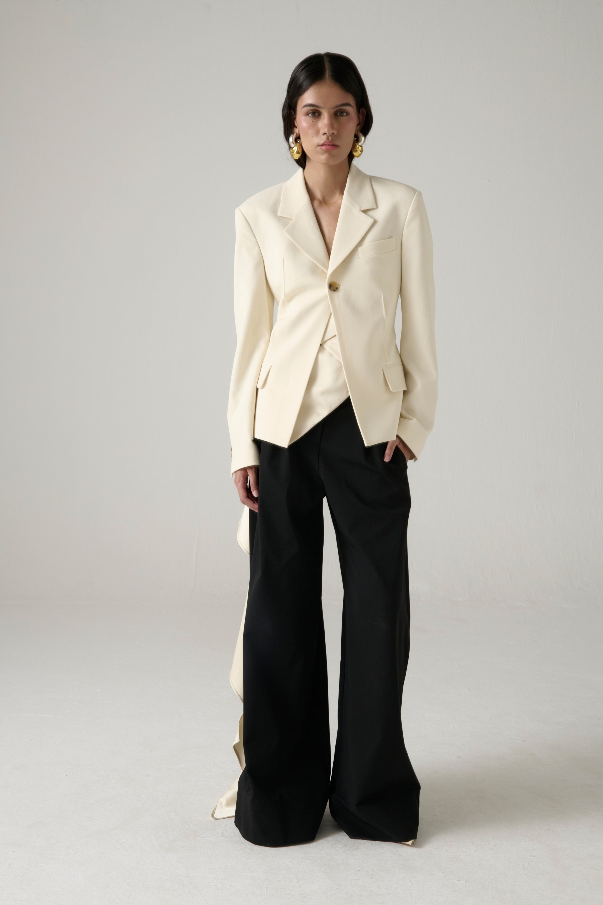 LA SEÑORA BLAZER.