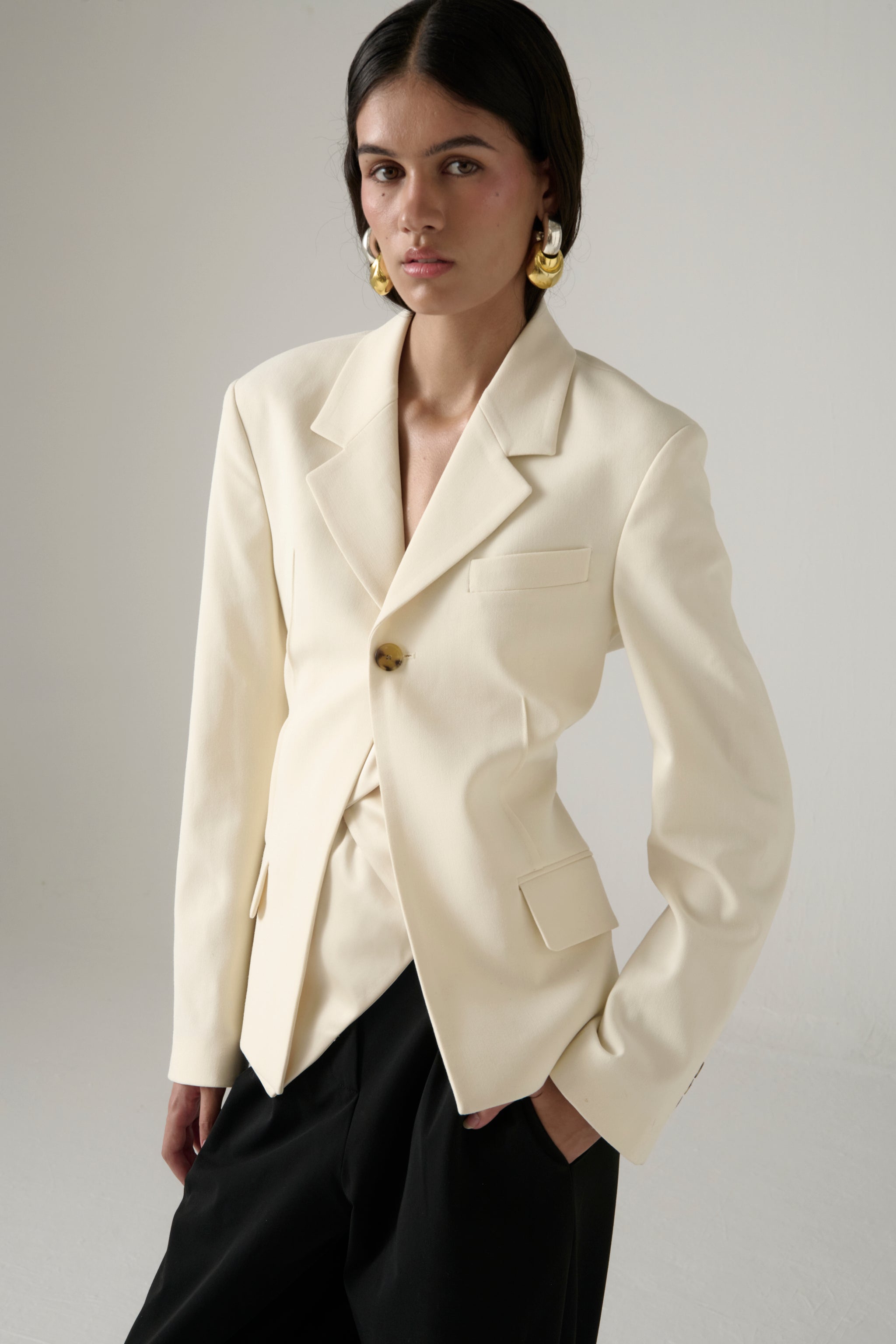 LA SEÑORA BLAZER.