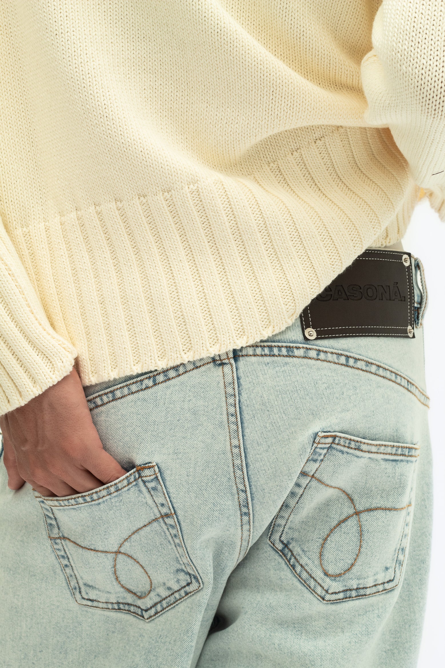 LA CARIÑOSA SWEATER.