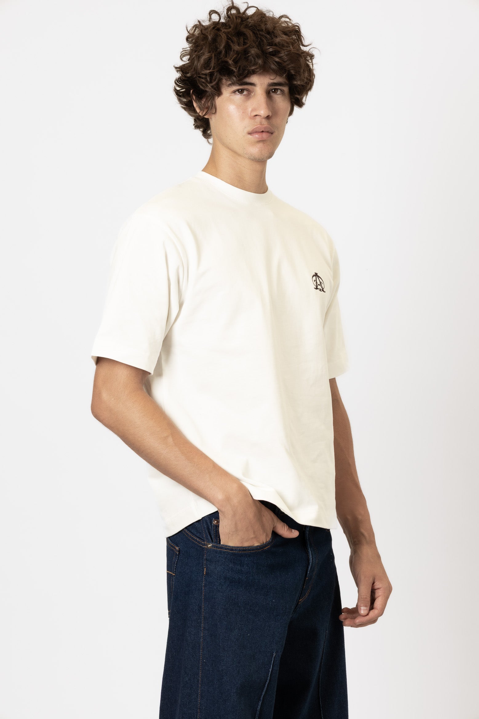 LA CASUAL PLAYERA T-SHIRT.